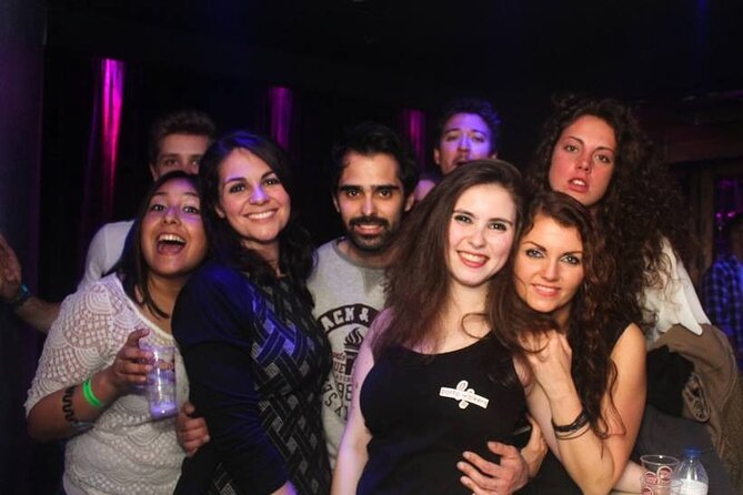 4-hour Guided Porto Pub Crawl with 6 drinks and VIP CLUBentry - Starting beneath the lions at 10:30 pm