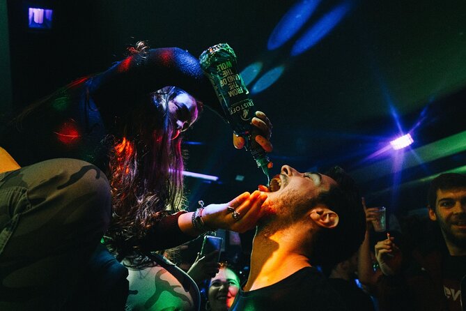 4-hour Guided Porto Pub Crawl with 6 drinks and VIP CLUBentry - What the six included drinks really mean