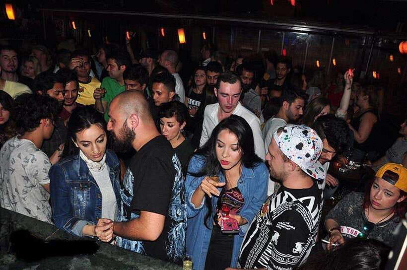 4-Hour Shanghai Pub Crawl (bars & nightclub hopping) - Group size, pace, and the real trade-off
