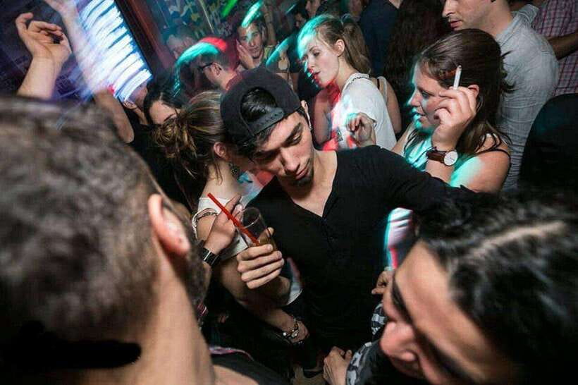 4-Hour Shanghai Pub Crawl (bars & nightclub hopping) - Photos and the small extras that matter