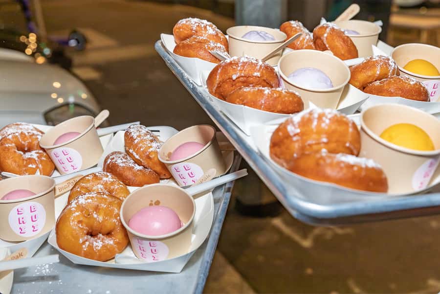 Adelaide: HandleBar Bike Tour with Pub Stops & Dinner Option - The guides shape the night