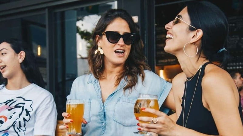 Albufeira: 5 Bars and 1 Nightclub Pub Crawl with Free Shots - What this Albufeira pub crawl is really offering