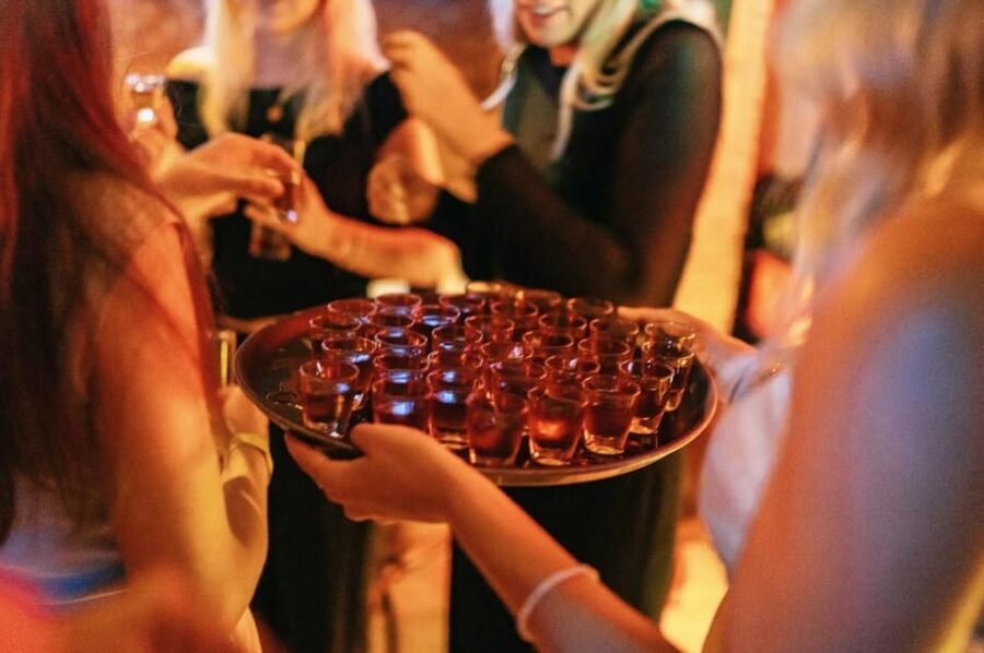 Amsterdam: King’s Day Pub Crawl with VIP Club Entry - Key points to know before you book