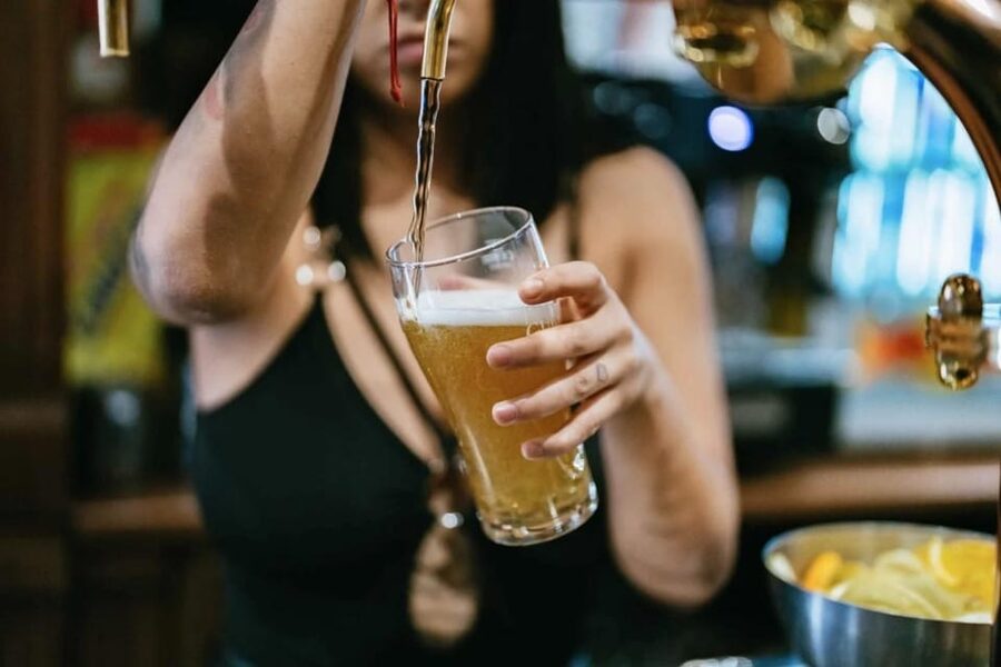 Amsterdam: Ludwig's Original Pub Crawl with VIP Club Entry - Meeting the guide and getting started
