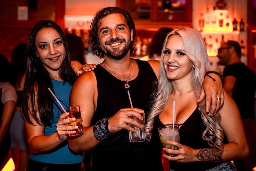 Amsterdam: Original Pub Crawl Party with VIP Entrance - Booking details worth knowing