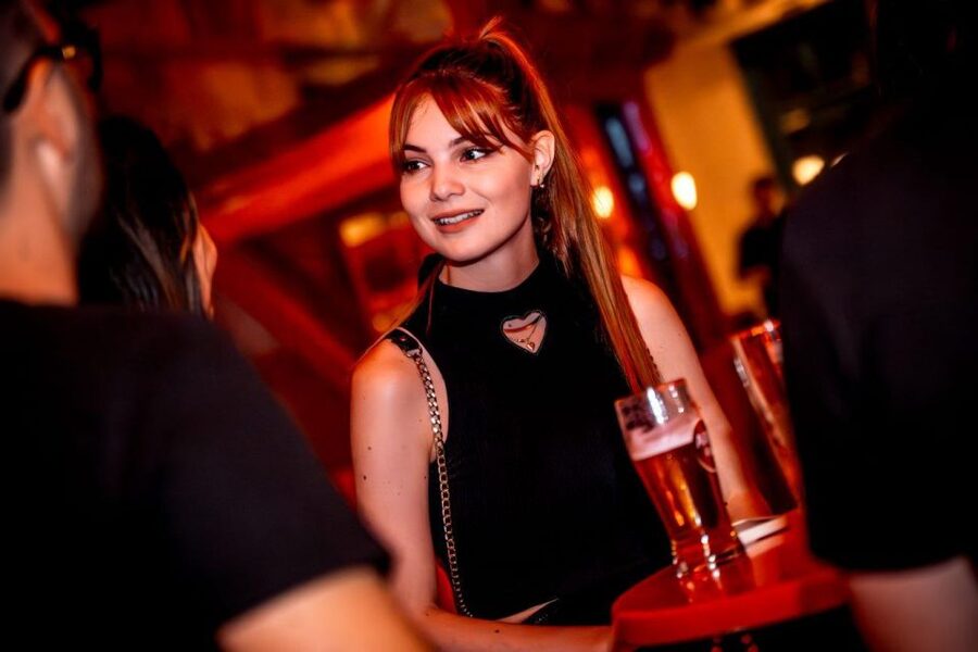Amsterdam: Original Pub Crawl Party with VIP Entrance - The practical tradeoffs of a late-night crawl