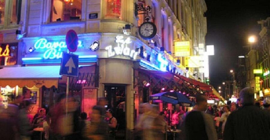 Amsterdam: Red Light District and Local Pub Tour - Warmoesstraat and the narrowest street