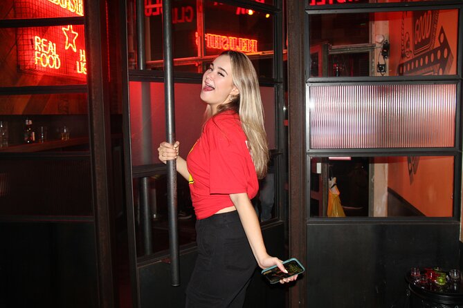 Amsterdam Red Light District Pub Crawl - The social side, from games to group size