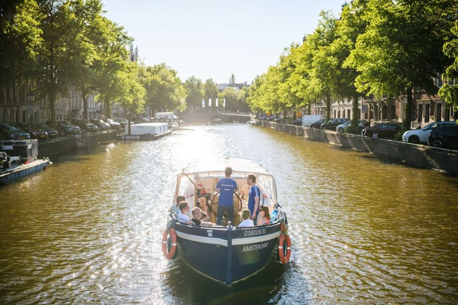 Amsterdam: Red-Light District Pub Crawl and Booze Boat Tour - Who will enjoy this most