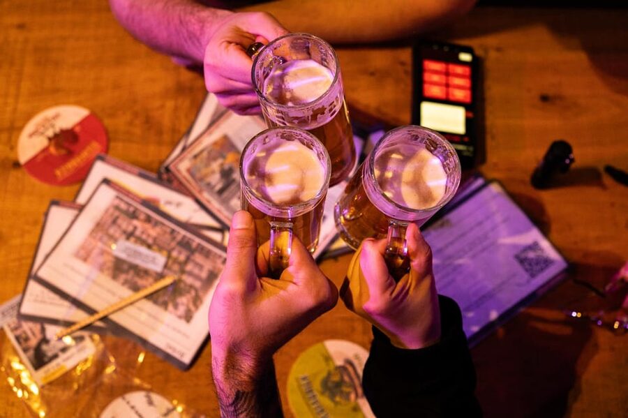 Amsterdam: Self-guided Red Light District Pub Crawl Mystery - Solving the 1988 true-crime story