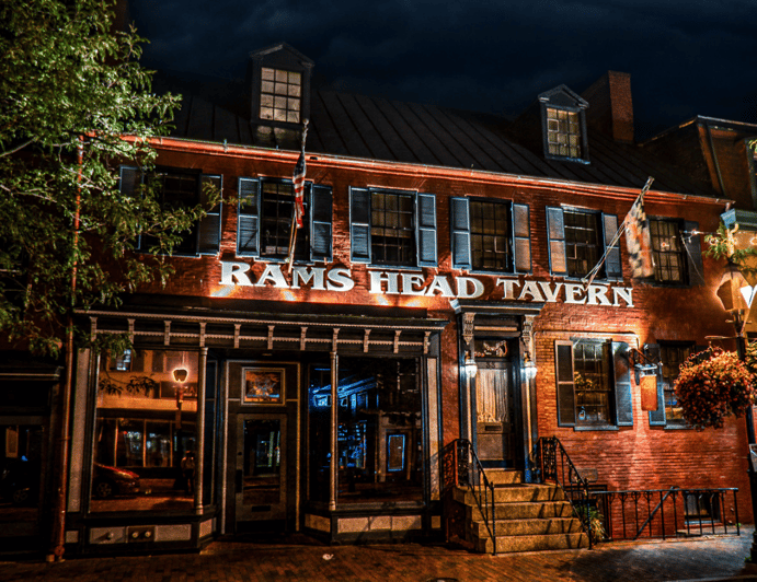 Annapolis Ghosts: Spirits & Spirits Haunted Pub Crawl - A ghost crawl through old Annapolis
