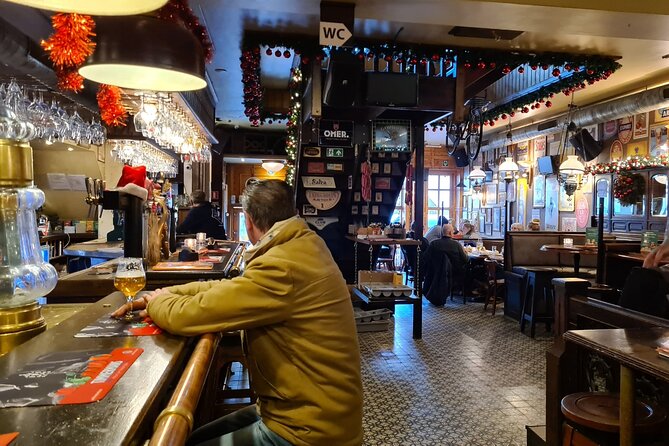 Antwerp Pub Crawl - Oude Koornmarkt and Tram 3: a pause for friends