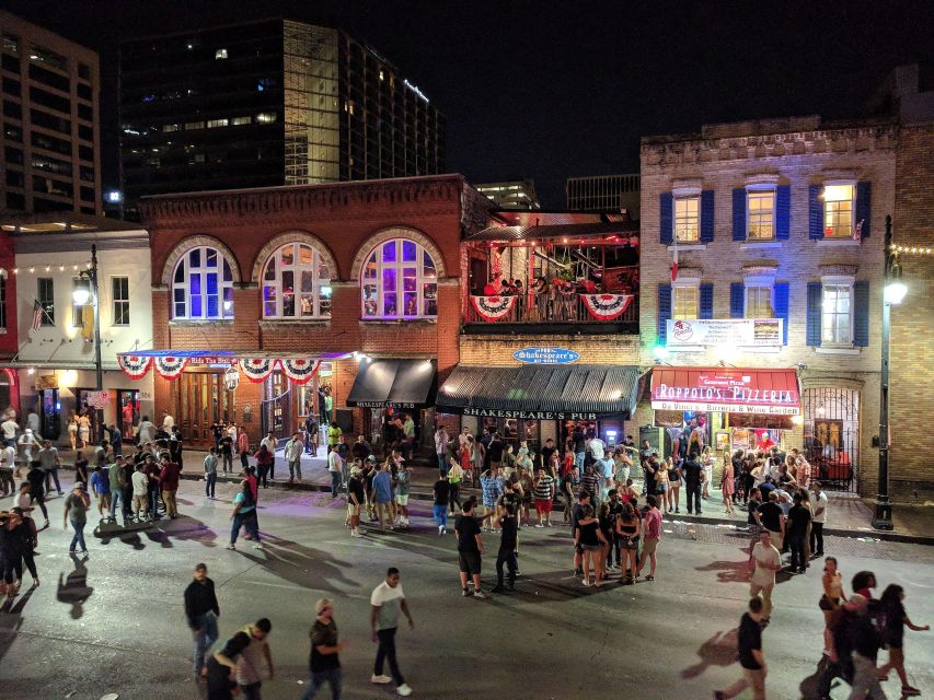 Austin: Downtown Live Music Pub Crawl - Darwin’s Piano Bar: a change of mood