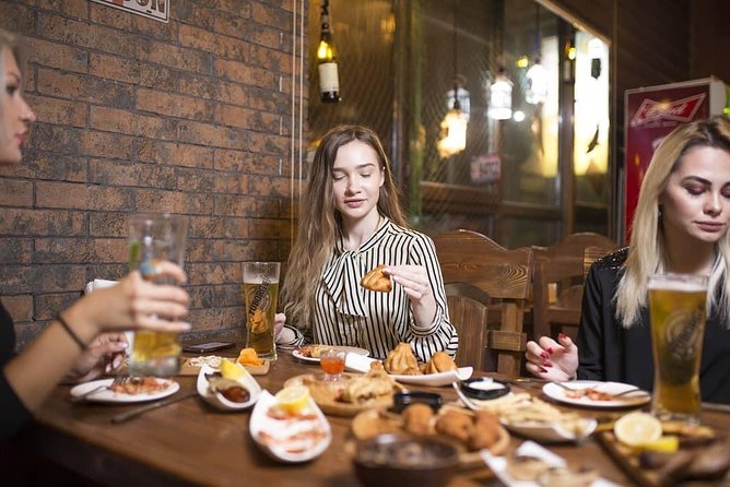 Baku Pub Experience ( All inclusive ) - Starting at the Sabir Statue at 9 pm
