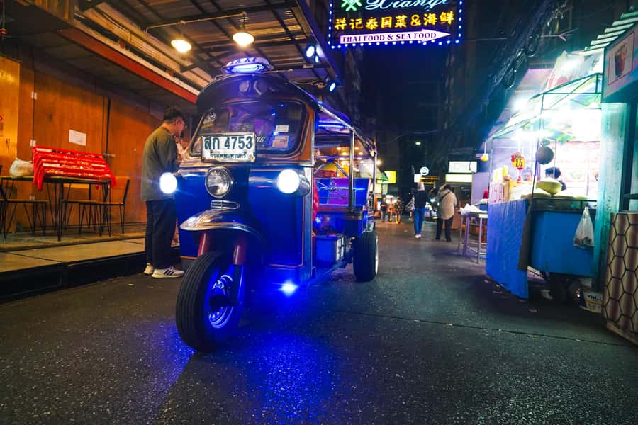 Bangkok Bar Hopping Tour in Siam - Pratunam after dark