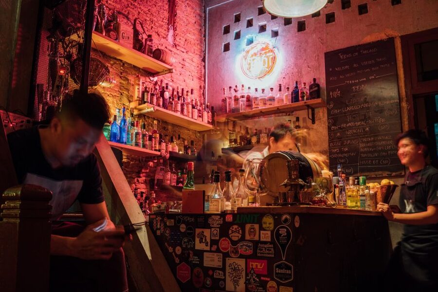 Bangkok: Guided Bar Hopping Night Tour with Private Option - Teens of Thailand makes gin the star
