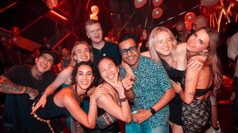 Bangkok: The Speakeasy, Rooftop & Iconic Venues Pub Crawl - Hemingway’s sets a relaxed pace at the start