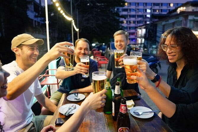 Bangkok Tuk Tuk Night Tour with food & drinks in Siam & Silom - Siam begins the evening with food and fresh air