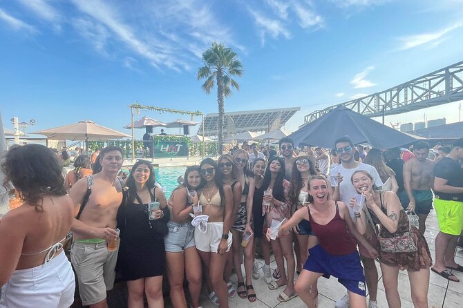 Barcelona Pub Crawl by KING -The Best Party tour & VIP Club Entry - The guides and the social side
