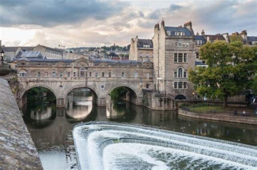 Bath: Local Pubs & Historic Sights Walking Tour (3h) - What makes James’s guiding style useful
