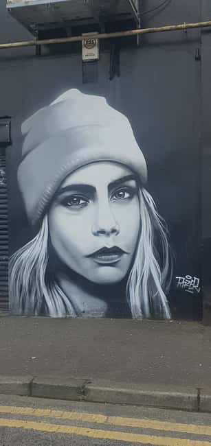 Belfast : Pub Music , Street Art Experience Walking Tour - Two 30-minute pub stops, not a barhop