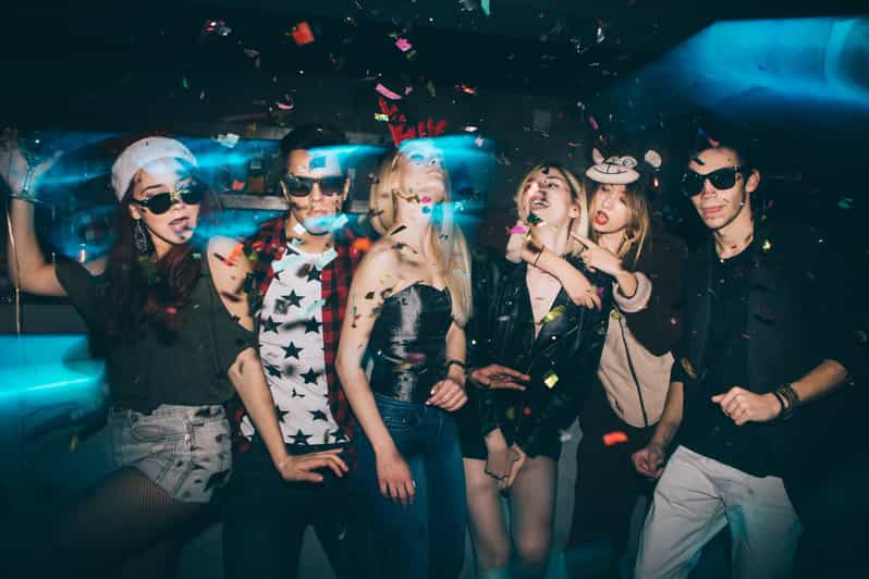 Berlin: Pub Crawl & Party with Free Shots & VIP Club Access - Friedrichshain and the club finish