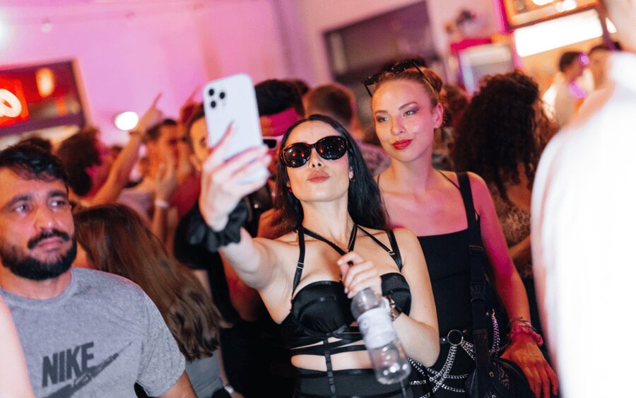 Berlin: Pub Crawl with Shots and VIP Club Entry - Mitte gives you a broad first taste