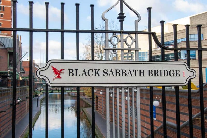 Birmingham Slogging Gang Evening Walking Tour with Pub Stops - Four pubs, bars, and drinking establishments