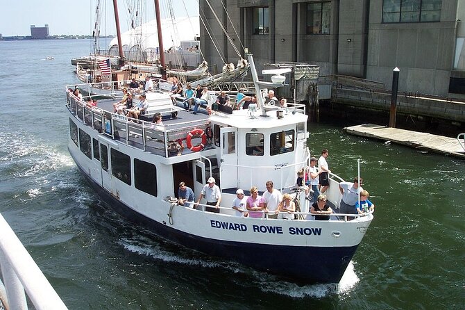 Boston Historic Taverns Tour with Tastings and Ferry - A Boston history tour with a beer in hand