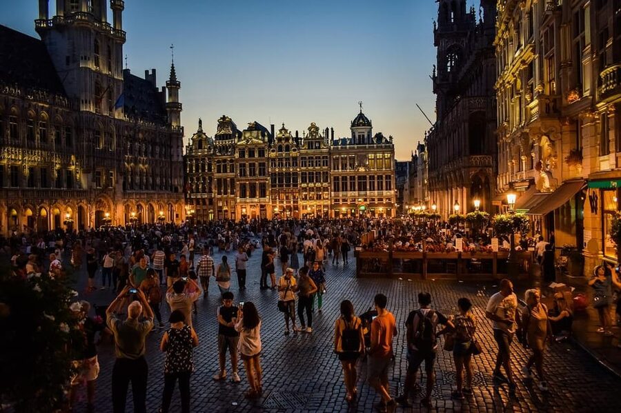 Brussels: BXL Pub Crawl Guided Tour - Four bars, four different moods