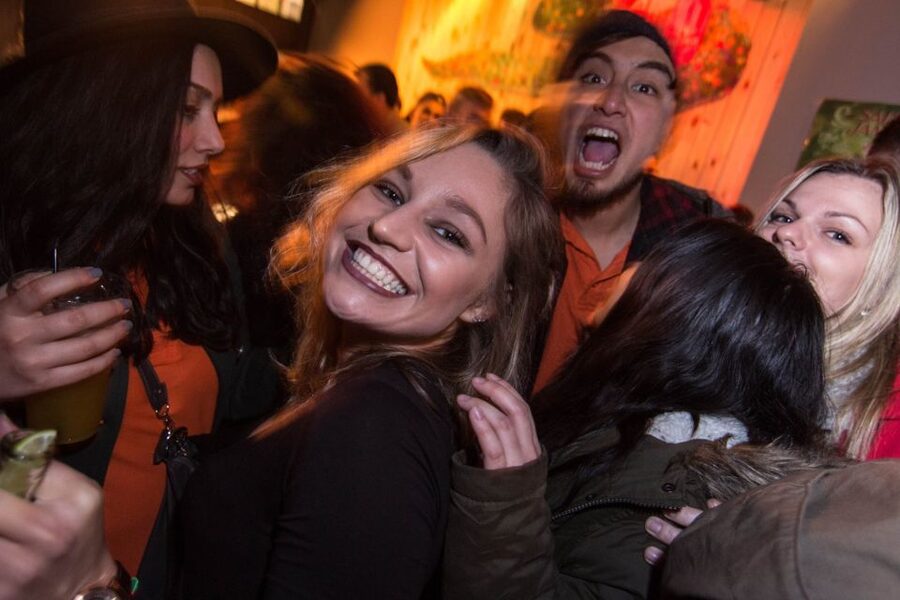 Brussels: Pub Crawl and Nightlife Party Experience - A strong choice for solo visitors