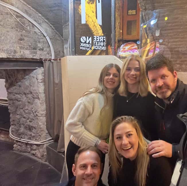 Budapest: Guided Ruin Bar Pub Crawl VIP Entry & Free Shots - Why Budapest’s ruin bars make a good pub crawl