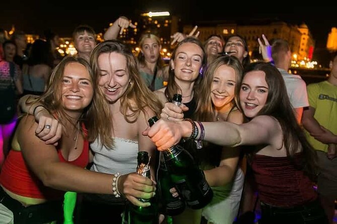 Budapest: Pub Crawl & Ruin Bar Tour – Free Shots & VIP Entry - Humbak Borkapolna, a gentle start to the night