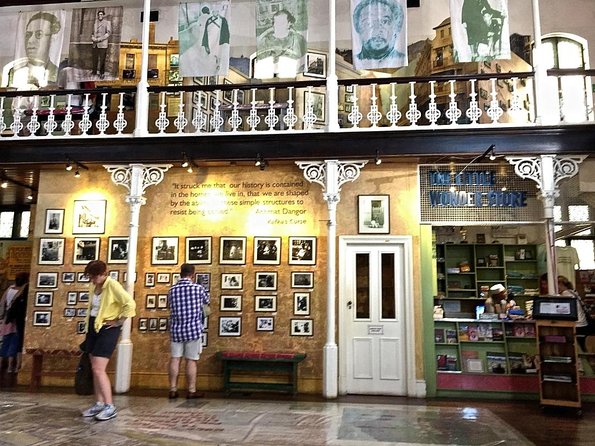 Cape Town Hostel Pub Crawl & LinkUps - What this Cape Town night is really selling