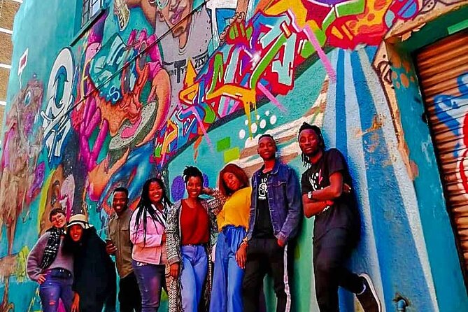 Cape Town Hostel Pub Crawl & LinkUps - Deciding on the electronic-music afterparty