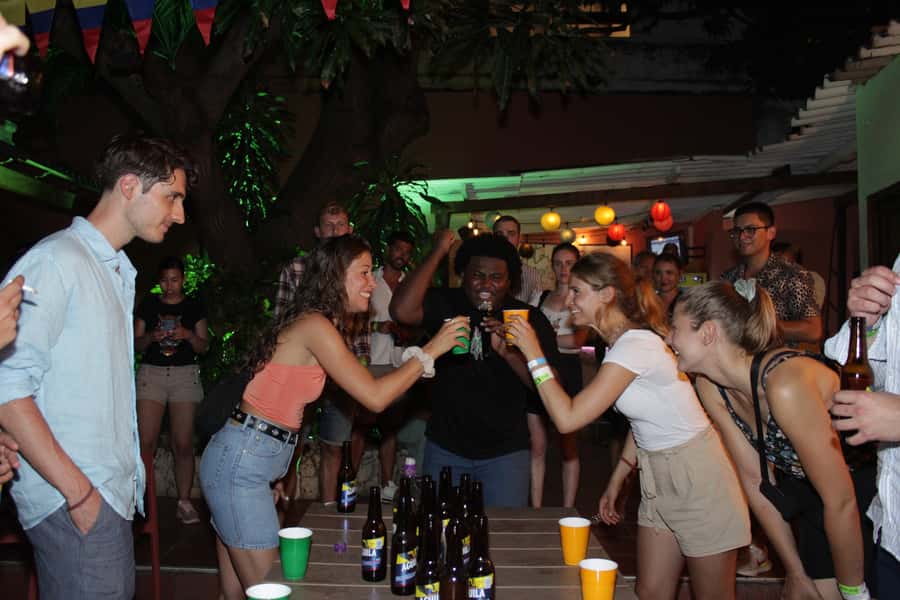 Cartagena: Pub Crawl with Dancing Lessons and Free Shots - A social start in Getsemaní
