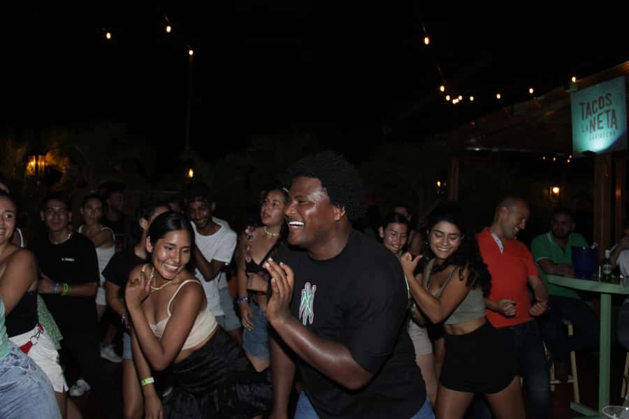 Cartagena: Pub Crawl with Dancing Lessons and Free Shots - The crowd and the overall mood