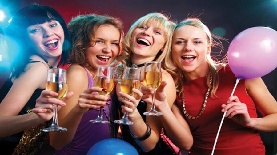 Charleston Bachelorette Pub Crawl - What to expect at 18 Vendue Range