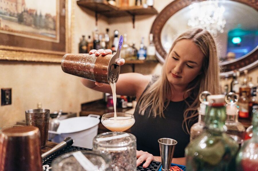 Charleston: Speakeasy Sagas Prohibition Pub Crawl - Why the six-person format works