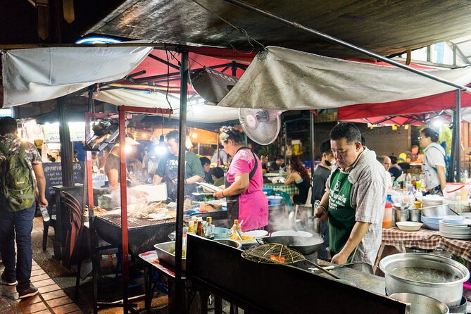 Chiang Mai Bar Hopping Night Tour - Listening to live music at North Gate Jazz Co-Op