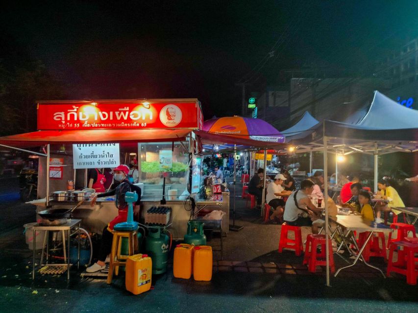 Chiang Mai: Chiang Mai Bar Hopping Guided Night Tour - Crossing town in a Chiang Mai red taxi