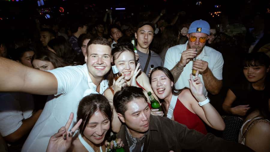 Chiang Mai Pub Crawl: 4 Venues, Beer Buffet & VIP Entry - What the 19 dollar price really covers