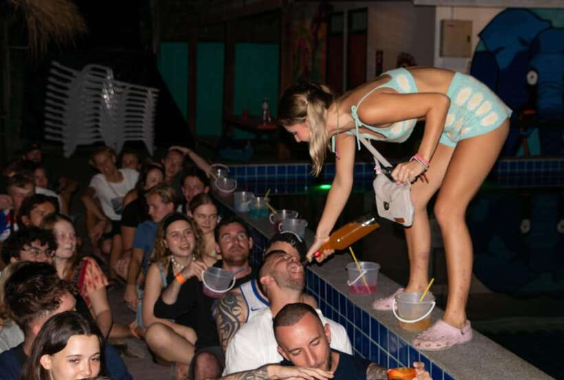 Chiang Mai Pub Crawl: The Best Nightlife in Town! - Starting the night at Revolution Hostel
