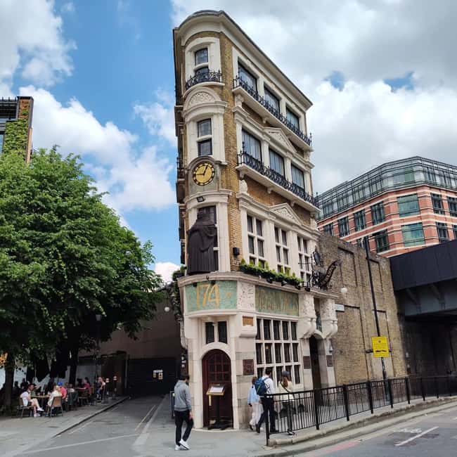 City of London: Historic Pub Walking Tour - Starting beside St. Paul’s and the Great Fire