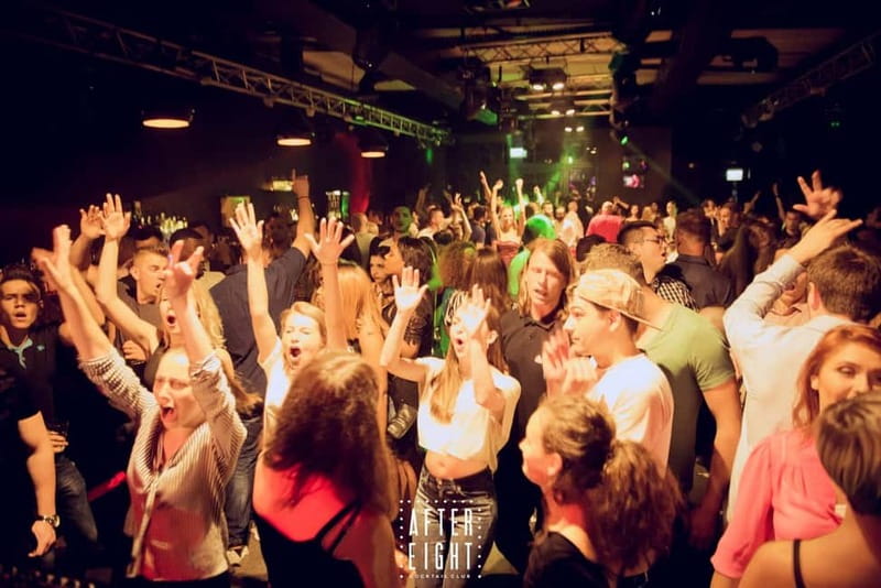 Cluj-Napoca: Weekend Pub Crawl - Starting at Unirii Plaza with a simple plan