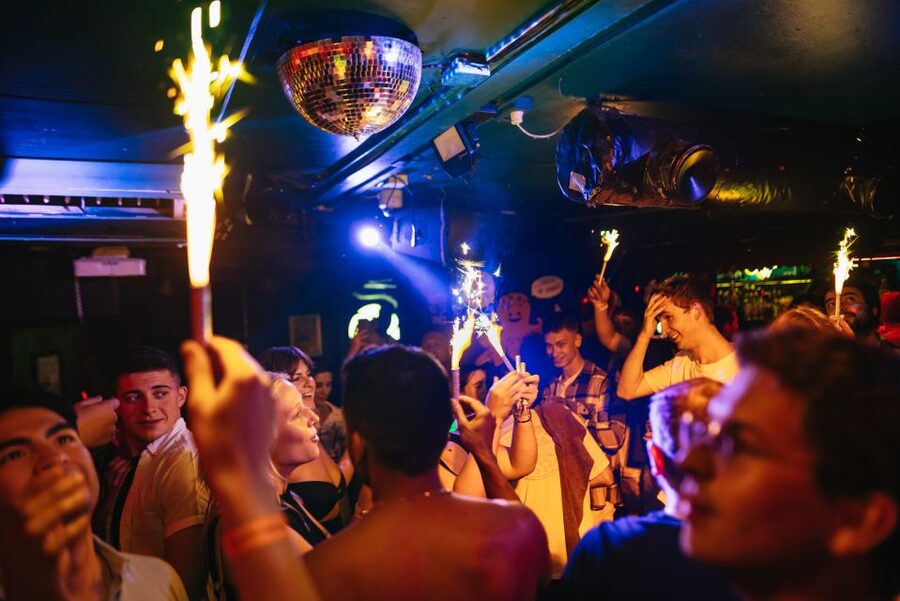 Copenhagen: Guided Party Pub Crawl with 4 Shots and 1 Drink - Who will enjoy this Copenhagen pub crawl