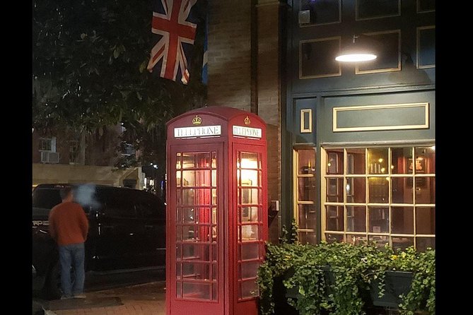 Creepy Crawl Night-Time Haunted Pub Walking Tour of Savannah's Historic District - The guides make or break the experience