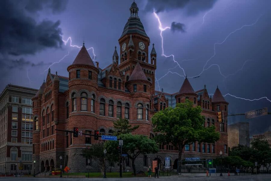 Dallas Spirits & Spirits Haunted Pub Crawl - What this Dallas ghost walk is really like