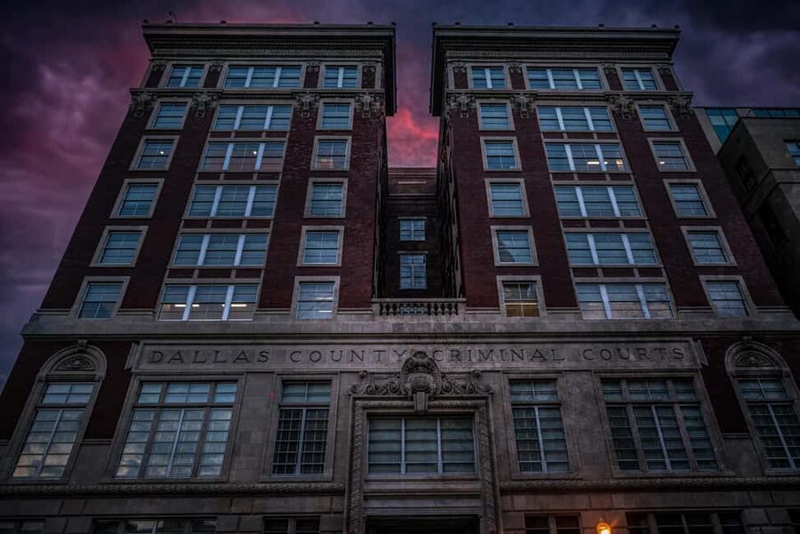 Dallas Spirits & Spirits Haunted Pub Crawl - Finishing at The Adolphus