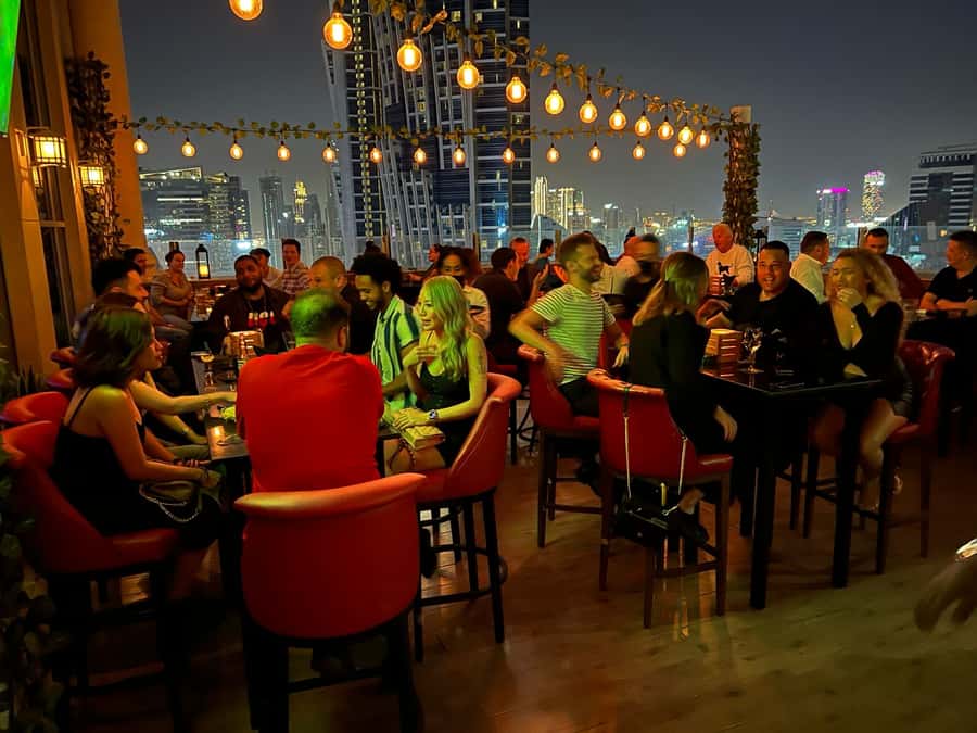 Dubai: Pub Crawl Nightlife Tour - Why this Dubai pub crawl works for a first night out